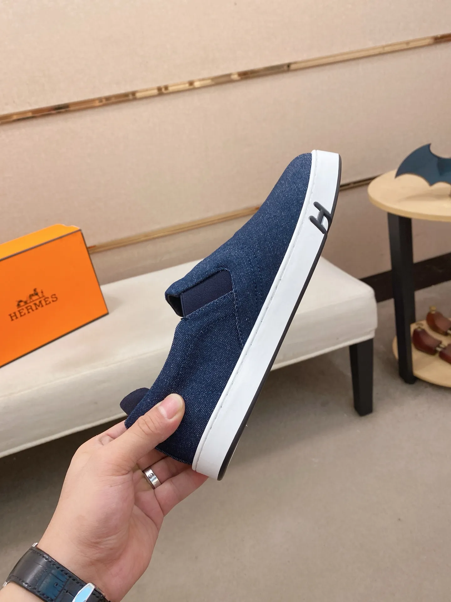 Men's clothing and shoes💰: 442💰《HERMES》【Classic original single version】Hermès; top 🔝purchase agent🔍🔍men's latest 🇺🇸 counter sales simultaneously, imported from Italy original ▲▲cowhide ▲▲ (high-end, nobility, class) ) Exquisite workmanship (Italian 🇮🇹 imported water-dyed 🐂 cowhide lining) sole: original sole provided by the original factory, ⚠️exclusive double-layer activity·TPR·rubber·combined molded outsole; super comfortable·wear-resistant·non-slip·environmental protection The real thing is more beautiful if you take the real thing (high quality, follow the order). You can enter and exit the counter at will * Number of yards: 38-44 (45 can be customized and cannot be returned or exchanged)